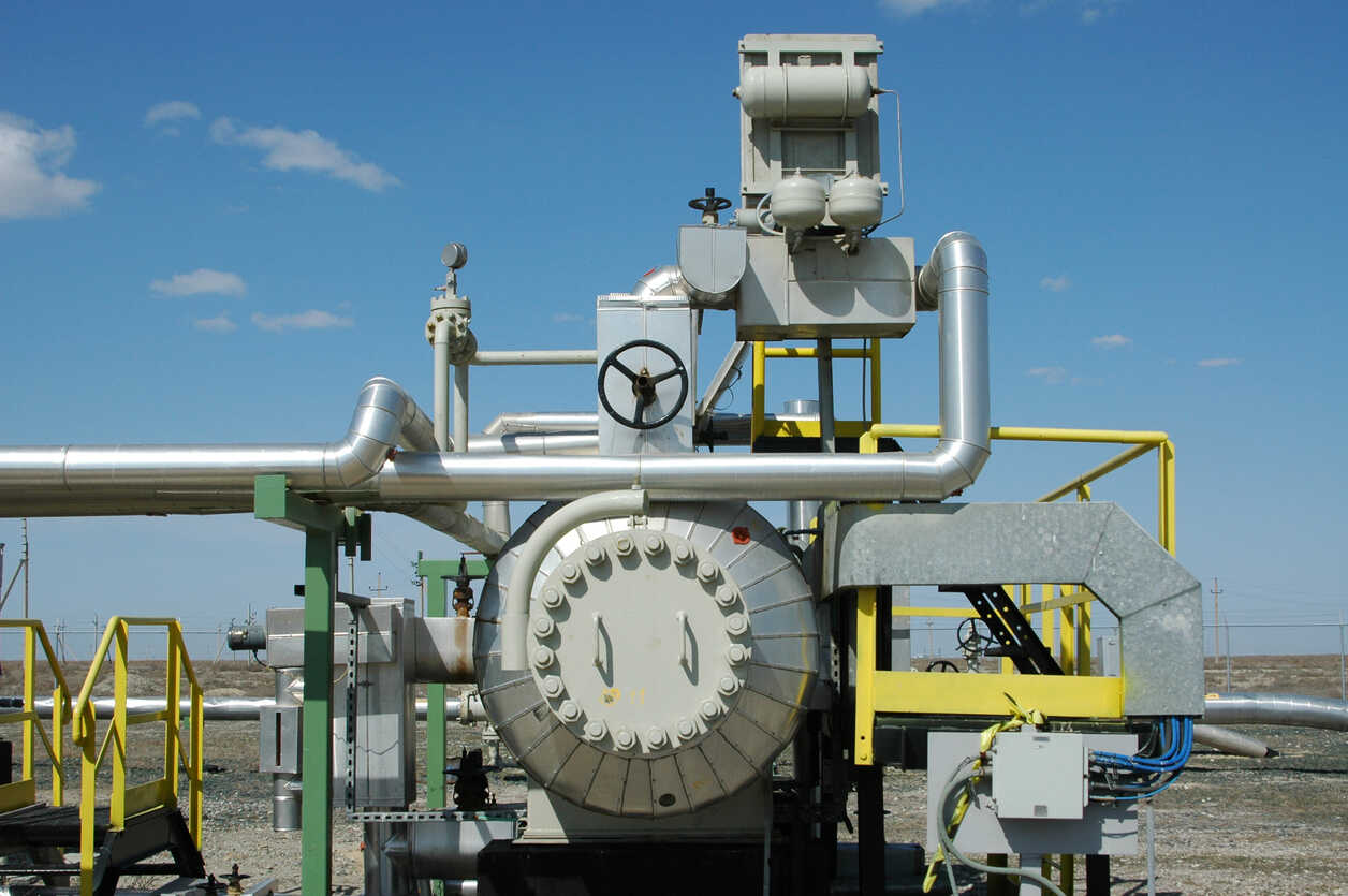 H₂S removal equipment with industrial piping and treatment vessels at an oil and gas facility.